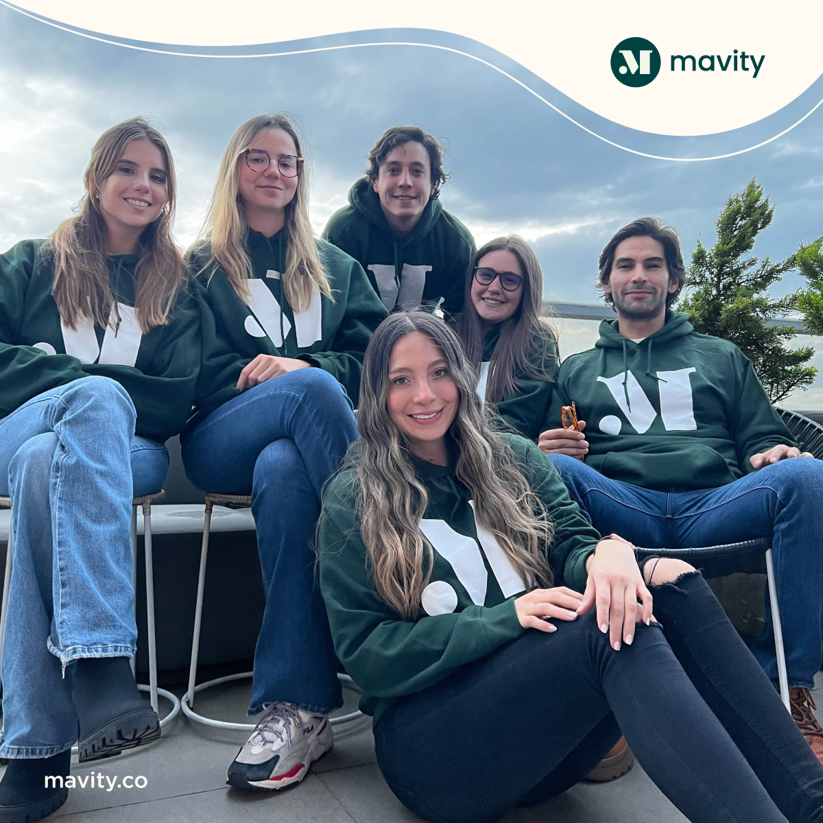 A united team always achieves great things! 🤝 This is what part of our team in Bogota looks like, gathered one afternoon to work together on #wework 
Stay tuned for the full team photo coming soon!  #Team #TeamWorking #Bogotá #Entrepreneurship #TeamComplete #Startup