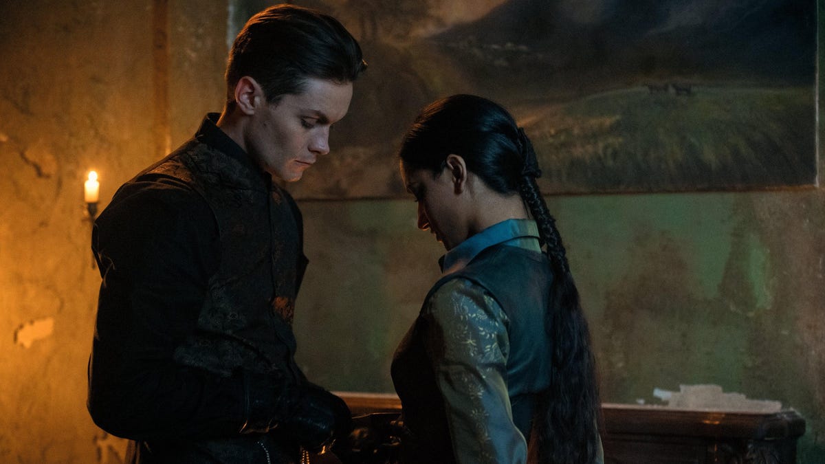 Gizmodo's tweet image. 8 Things We Liked About Shadow and Bone Season 2, and 5 Things We Didn’t dlvr.it/SlBzGH