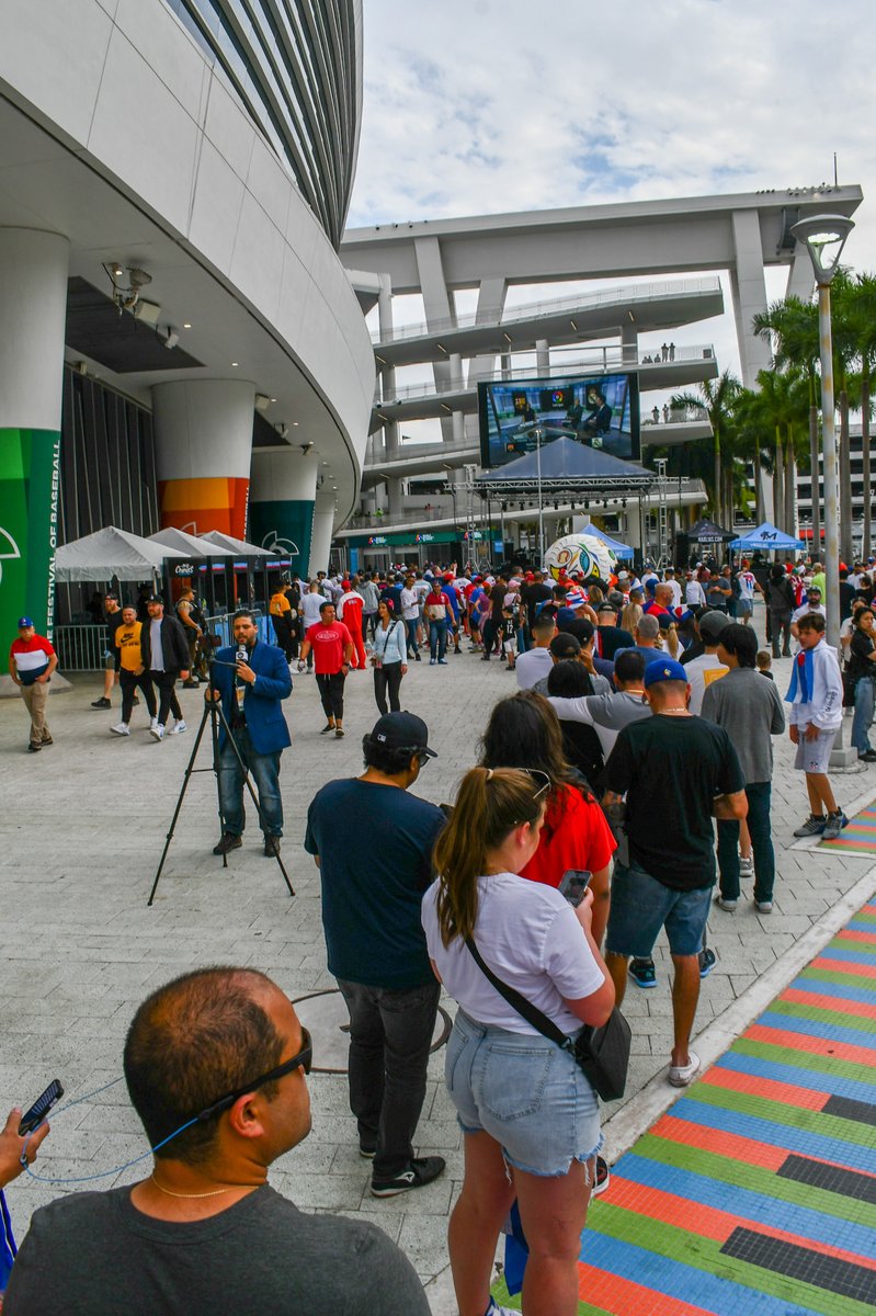 Any fans here from Europe, Africa, or, indeed, anywhere not considered a 'baseball country' (or sometimes forgotten about? Hello, Australia, Bahamas, Taiwan, etc.!)? We'd love to meet you and hear what brought you to #loanDeportPark and the #WorldBaseballClassic! #WBC2023