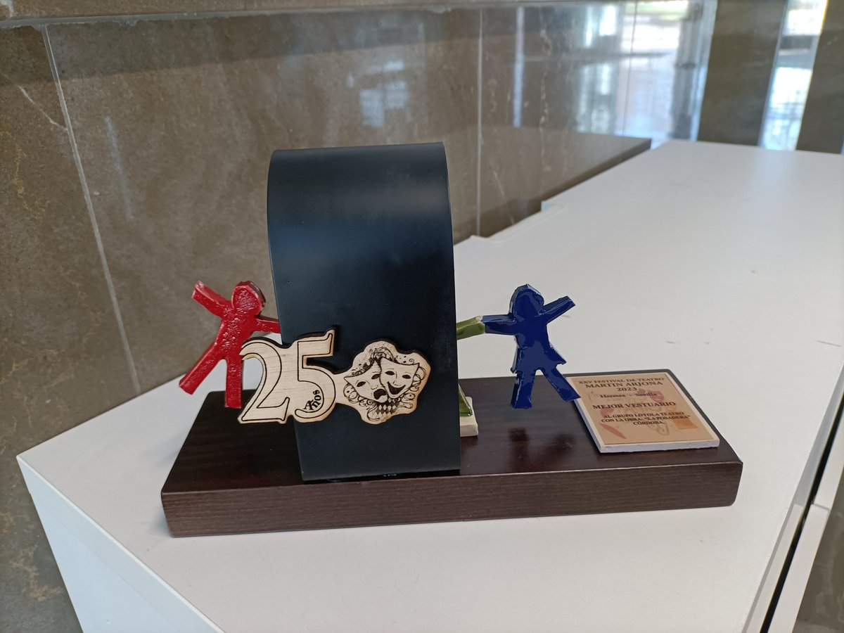 LoyolaTEATRO's tweet photo. Este es el premio recibido por @LoyolaTEATRO en el 25 Festival de #Teatro Martin Arjona de Herrera con La Posadera 

El vestuario ha sido diseñado y elaborado por
@tamaral_costura y el estilismo por Francisco de la Torre https://t.co/Hsa2d4KSIE