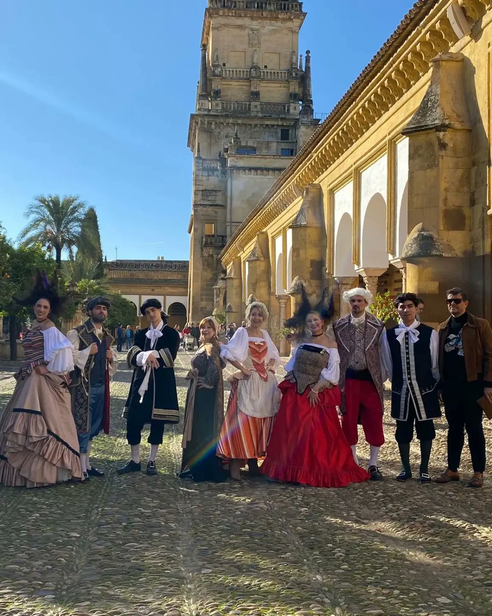LoyolaTEATRO's tweet photo. Este es el premio recibido por @LoyolaTEATRO en el 25 Festival de #Teatro Martin Arjona de Herrera con La Posadera 

El vestuario ha sido diseñado y elaborado por
@tamaral_costura y el estilismo por Francisco de la Torre https://t.co/Hsa2d4KSIE