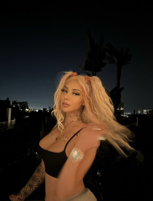 2 pic. debatin …. should i have my hair done like this again or keep ?? https://t.co/4lBZMjaIsy