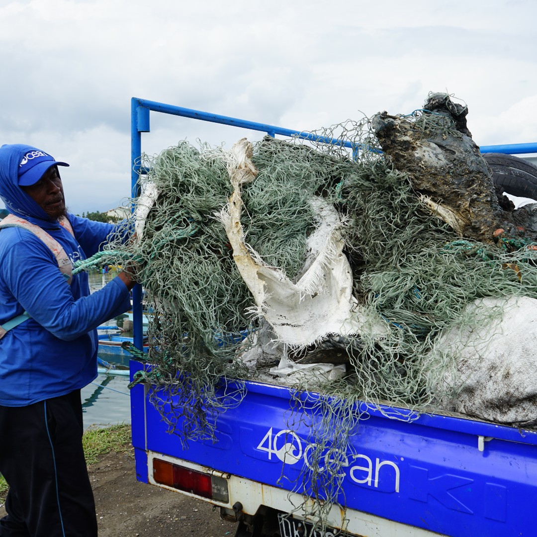 4ocean's tweet photo. These ghost nets were found floating in the ocean off the coast of Bali 🚨 

Ghost fishing nets are the deadliest type of plastic pollutions in our oceans and pose as a serious threat to marine life. And human intervention is the only way to get them out. https://t.co/yYLRITYtK8