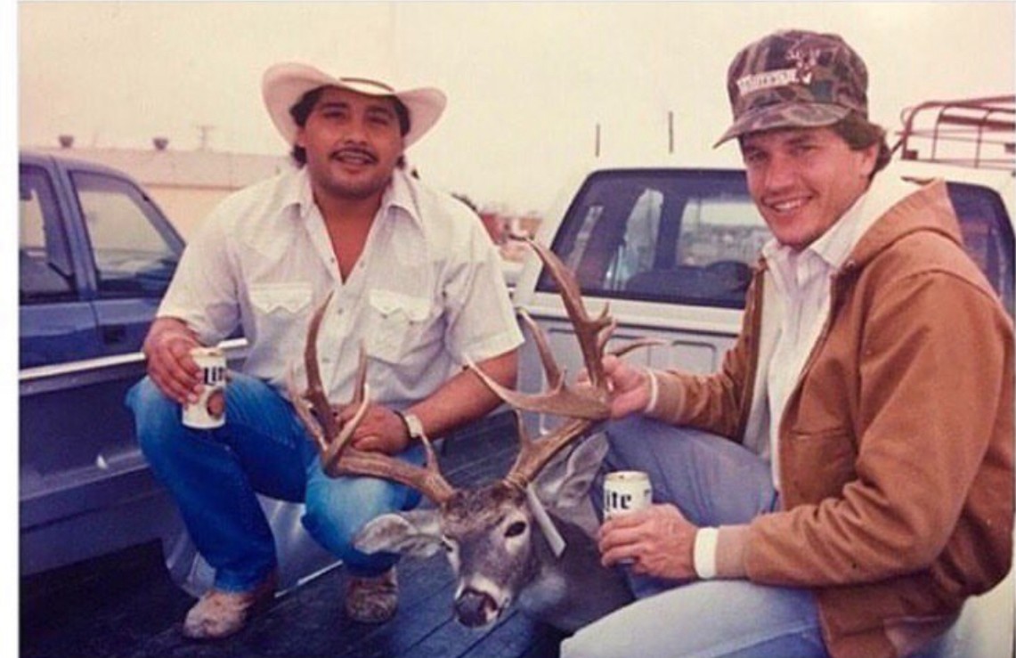 EarlDibblesJr's tweet photo. Nothin' says Merica like George Strait crackin' a cold one in a truck bed holdin' a trophy buck https://t.co/rQzAmGHSXd