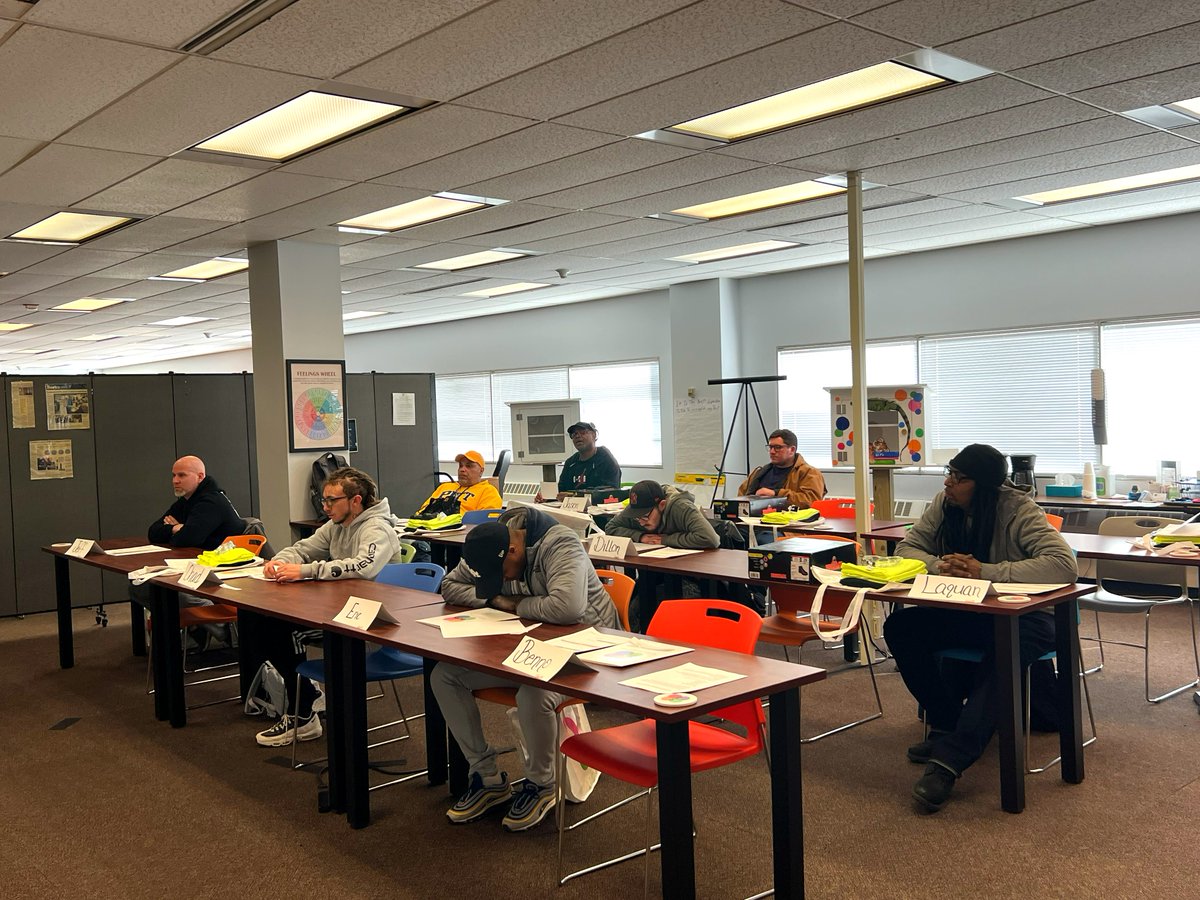 ConnectionsWk's tweet photo. WELCOME, TO OUR 30TH COHORT! ✨
Today, Cohort 30 started its journey with the R3 program. We are eager to see their progress throughout the next eight weeks! 🔨🔌👷
#R3 #R3Rocks #BCPS #BCPSRocks #LifeImprovementBusiness #SecondChances #cohort30 #Readingpa #reentry https://t.co/6KoDN7y5Es