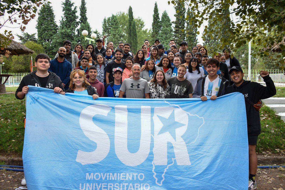SurMza's tweet photo. Durante este finde las juventudes de @LibresdelSurMza nos encontramos en el Campamento Provincial 🔥 Un fin de semana para formarnos y debatir sobre el lugar protagónico que lxs jóvenes tenemos que ocupar en la construcción de un proyecto de país más justo. https://t.co/XbMo4plgEb