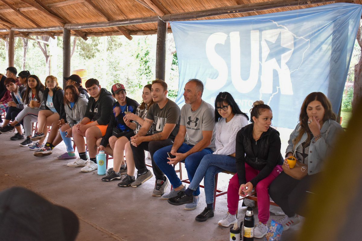 SurMza's tweet photo. Durante este finde las juventudes de @LibresdelSurMza nos encontramos en el Campamento Provincial 🔥 Un fin de semana para formarnos y debatir sobre el lugar protagónico que lxs jóvenes tenemos que ocupar en la construcción de un proyecto de país más justo. https://t.co/XbMo4plgEb