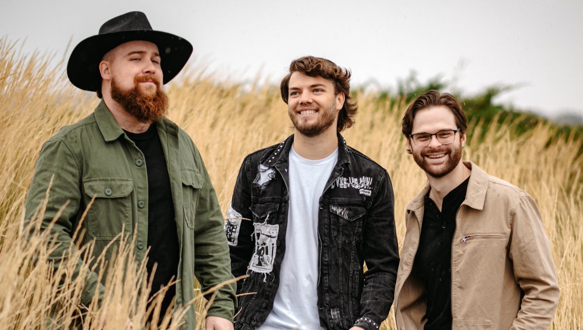 Happy Monday! Let's get down to business and start off the week on a high note with Quebec's finest, Blue Ridge Band and their latest EP "Down To Business" 🎶 

#MusicMonday #BlueRidgeBand #CountryMusic #SupportCanadianArtists #DiscoverMusic #CanadianMusic