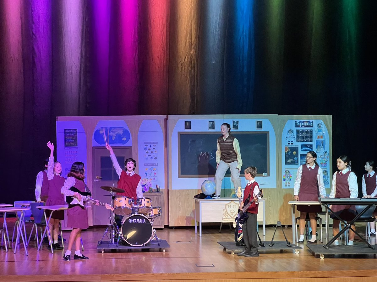 So proud of our amazing secondary #superstars. Rocking the world tonight in their production of #schoolofrock   #stickittotheman or the woman. Incredible talent. Well done all <a href="/HartlandIntl/">Hartland Intl School</a> #schoolmusical  <a href="/SchoolOfRockINT/">School Of Rock The Musical</a> <a href="/jackblack/">Jack Black</a>