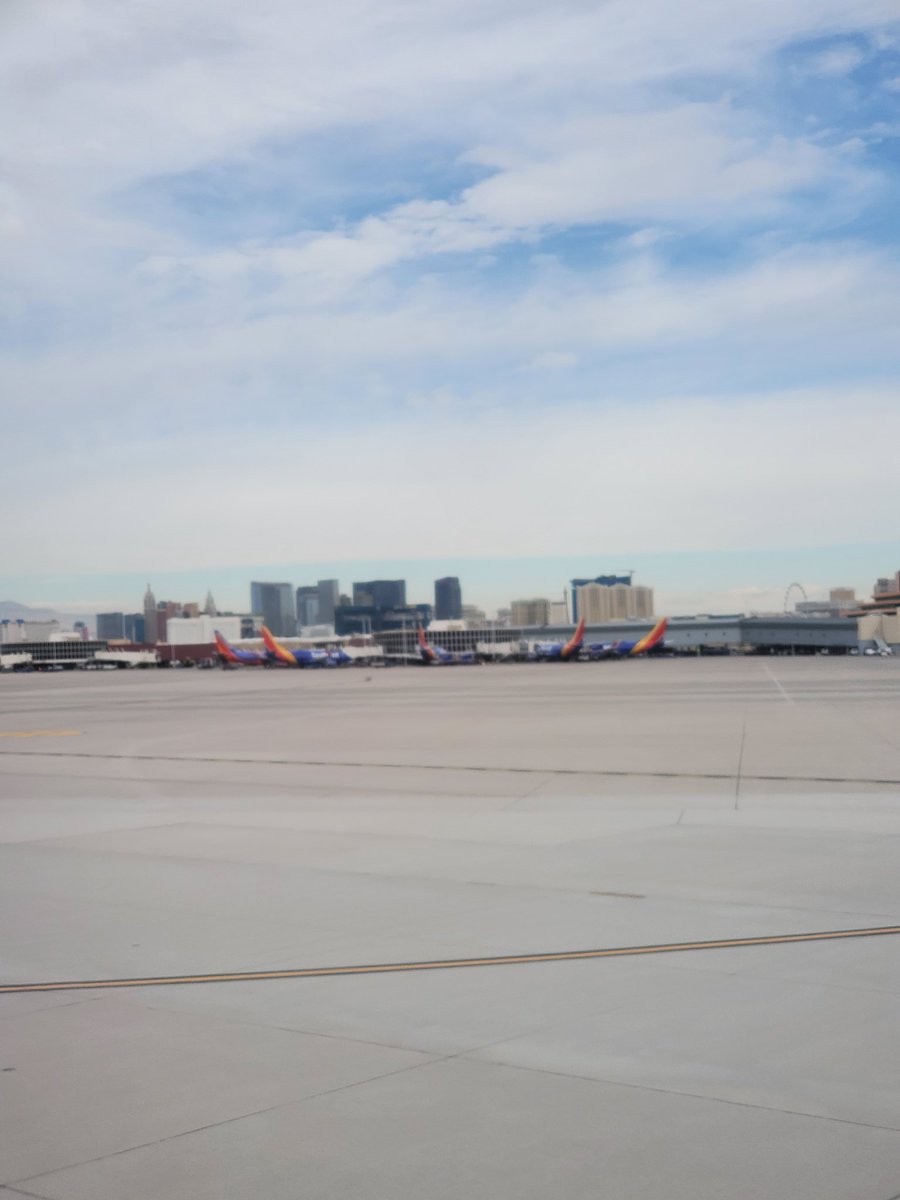 DonaldsonErica's tweet photo. I'm back #AdobeSummit #LasVegas #BlurryActionShot https://t.co/XgPI3DDr2L