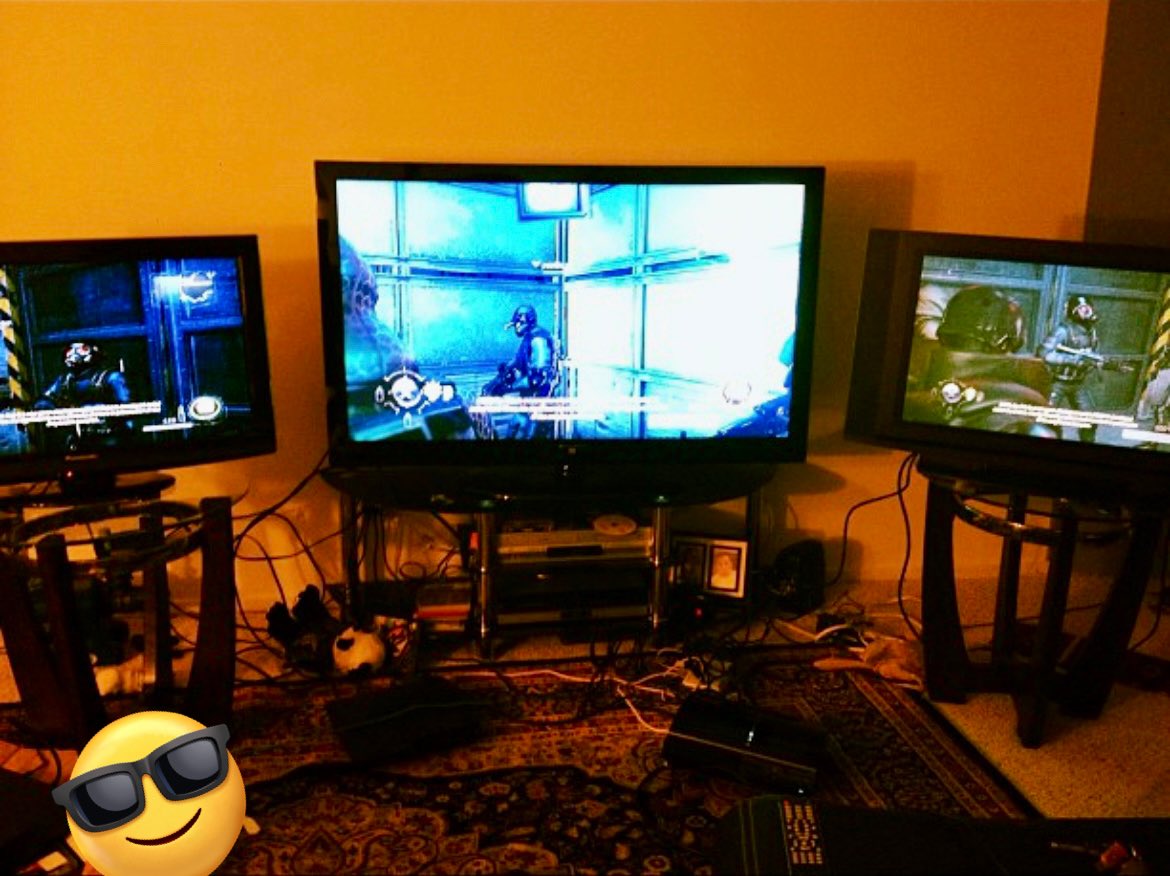aursius's tweet photo. Happy 11th birthday Operation Raccoon City!
Dragging 3 TVs, 3 PlayStation 3, tons of snacks and playing ORC until the sun comes out!
#REBHFun #ReviveORC https://t.co/BL0pS0K3ct