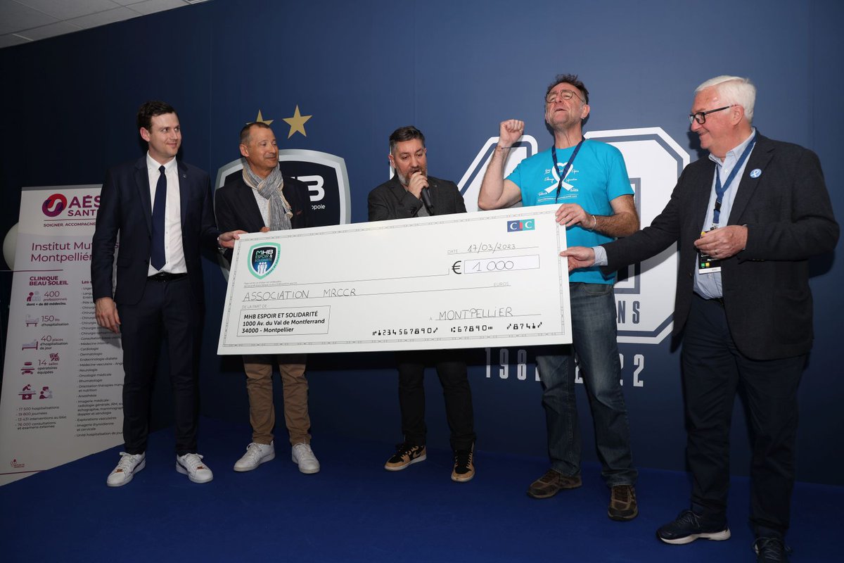 CSarrauste's tweet image. 17/03/2023 pour #MarsBleu #ECCAM2023 😍 la soirée : Conf pour porter la voix des patient.e.s de @reseauKcolorect + coup d&apos;envoi du match @mhbofficiel Vs @ccmhb_ + remise de chèque pour l&apos;asso ! 🙏à toutes et tous et @AesioSante