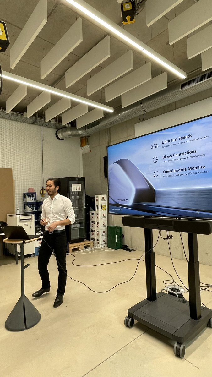 MCubeMUC's tweet photo. „Den größten Push innovativer Ideen schaffen wir in München durch die Vernetzung kluger Menschen“
🙏 für den Besuch PStS @EUTheurer @bmdv im Munich Urban Colab & klugen Fragen an die Mobilitätsgestalter*innen von morgen. @utum_muc @TU_Muenchen @plan4better @TUM_Hyperloop #Dromos https://t.co/1MYtRnRbsp