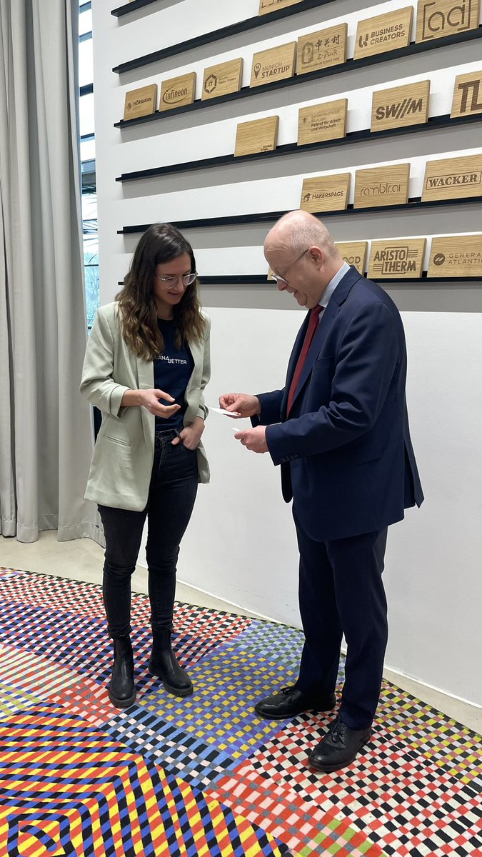 MCubeMUC's tweet photo. „Den größten Push innovativer Ideen schaffen wir in München durch die Vernetzung kluger Menschen“
🙏 für den Besuch PStS @EUTheurer @bmdv im Munich Urban Colab & klugen Fragen an die Mobilitätsgestalter*innen von morgen. @utum_muc @TU_Muenchen @plan4better @TUM_Hyperloop #Dromos https://t.co/1MYtRnRbsp
