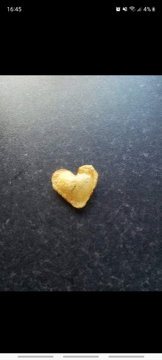 This surely  has to be a winner? 🙏 <a href="/walkers_crisps/">Walkers Crisps</a>  #lovefromwalkers  😍