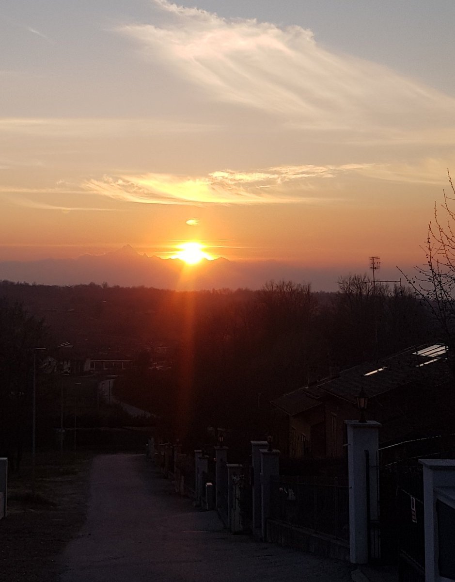 stefano00121's tweet photo. Buona serata Amici e buonanotte, a domani π₯πππΌπ΄
#oggi
#tramonti
#Monviso
π· #ste72 https://t.co/ODsAKb4iEC