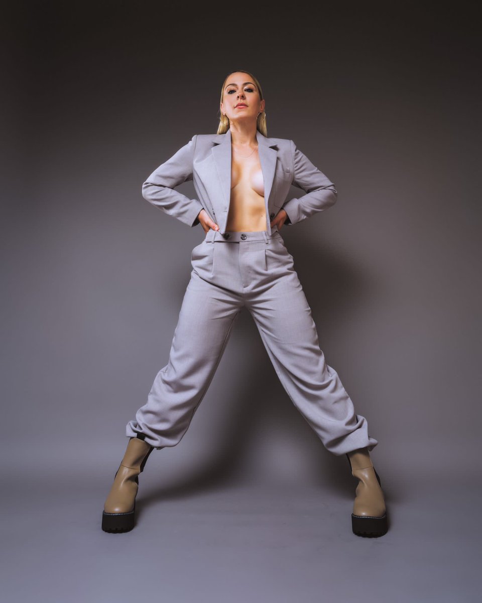 I have been shortlisted for the DIVA Awards 2023 in the Musician of the Year category! 🥺

Thank you for the nomination <a href="/DIVAmagazine/">DIVA Magazine</a> 

If you have time to make a vote, please do! Voting closes on the 31st of March!🏳️‍🌈❤️

#LGBTQIA #Diva23 #DivaAwards23