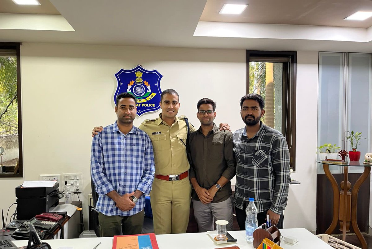 अगर हम जीवन में पेड़ जैसे बढ़ रहे है तो ये हमारे बच्चें छोटी छोटी कोंपले है। इन कोंपलों की विशालता और ऊँचाई पर हम गर्व करेंगे।। 
अपने सपनों को छोड़ना नहीं !!