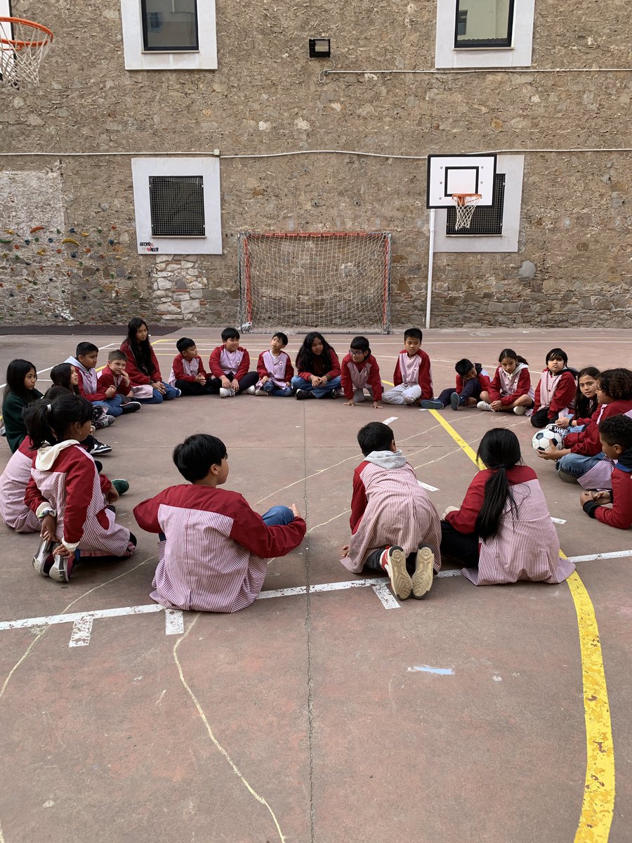 Comencem a crear vincles per iniciar els padrins de lectura! L’alumnat de 5è prepara jocs de coneixença per l’alumnat de 2n. La setmana que ve, més!!! #lectura #lecturacompartida #primària