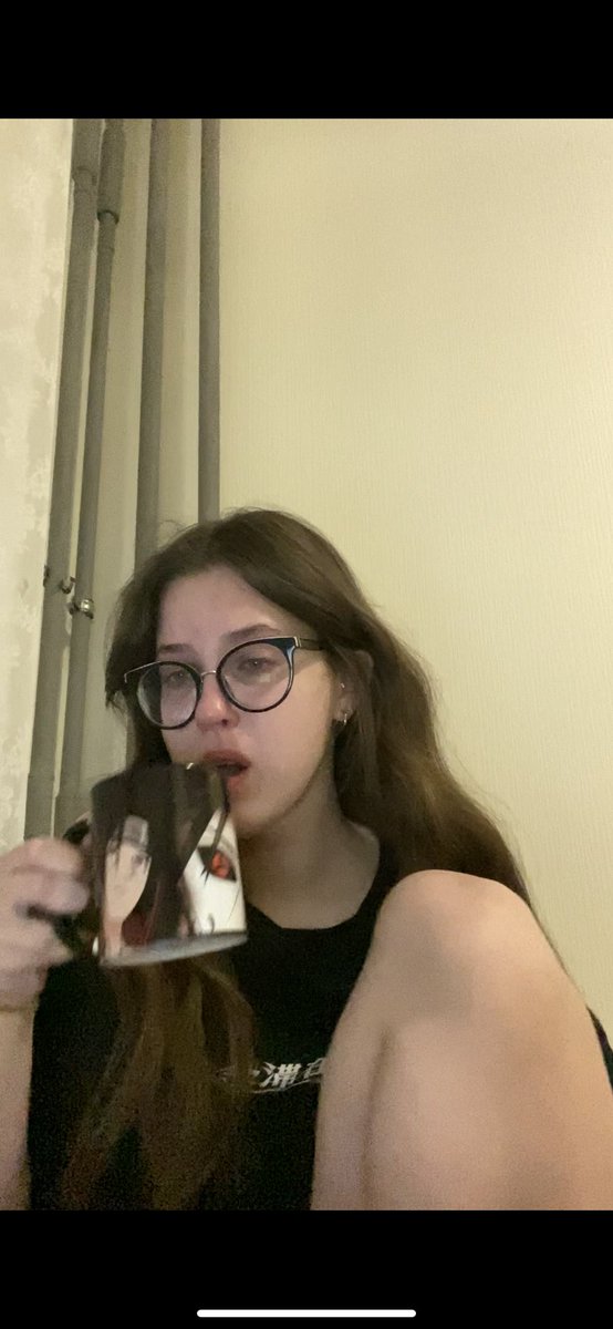 evchklva's tweet photo. не пов а рил: ты ешь только с утра чтобы не упасть в обморок, постоянно плачешь и хочешь просто скрыться и убежать 
но тебе все еще надо как то это вывозить👍 https://t.co/rLoPA7MXss