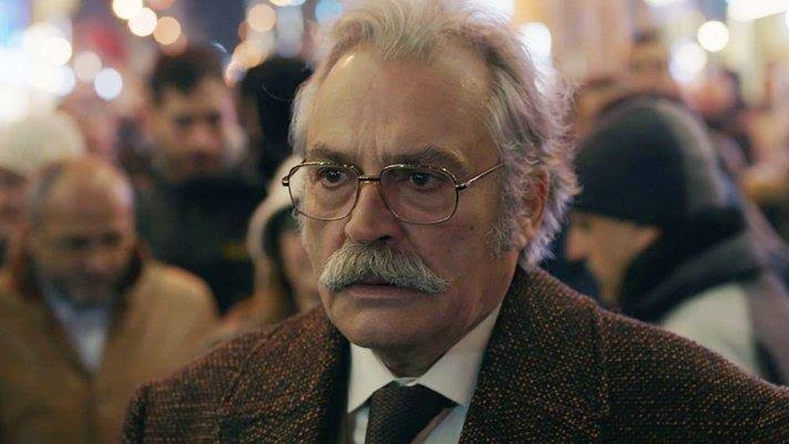 Kadınlara göre erkekler güvenilmez. Erkeklere göre kadınlara güvenilmez. Biri de çıkıp demiyor ki, cinsiyetle alalası yok, şahsiyet meselesi. 

Şahsiyet