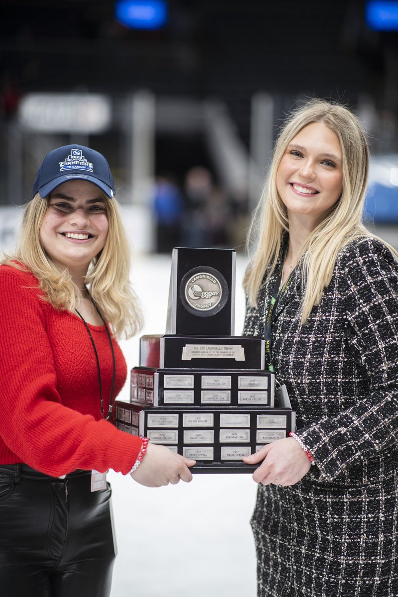 jennavansickle's tweet photo. What an amazing feeling to celebrate not one but TWO trophies with my best friend and co-manager ❤️ https://t.co/IHvUU8hwxy