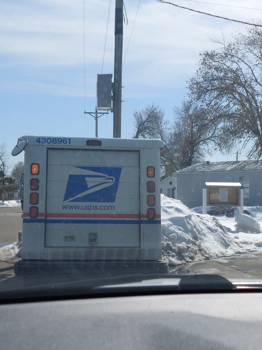ur_so_trailer's tweet photo. Just looked at all my mail and threw every piece away one by one in front of the mailman's eyes, just in case he didn't hate his life enough already. #USPSEmployee https://t.co/lUAKuXniSk