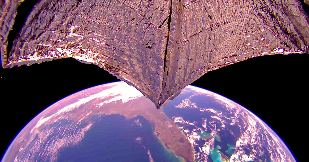Here are some of our favorite LightSail 2 pictures dlvr.it/SlC3KM
