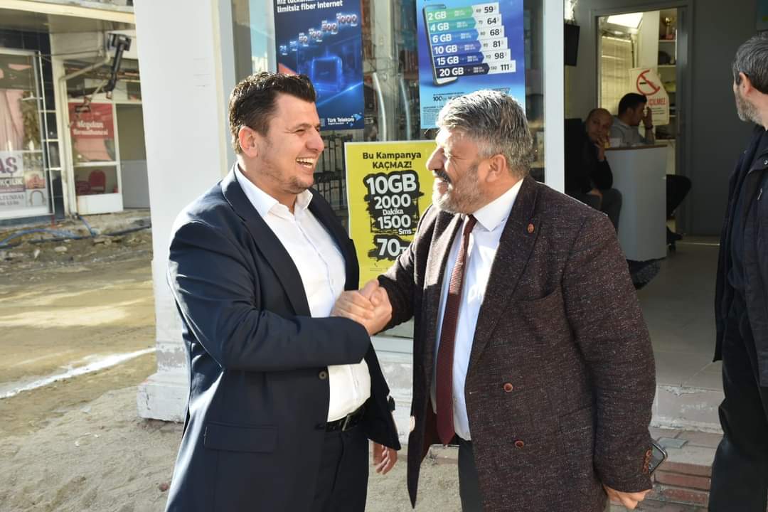 Çalışmalarına devam ettiğimiz prestij caddesi projemizde incelemelerde bulunduk.
Projemiz tamamlandığında ortada bulunan dükkanların kaldrım paylarını yol ölçülerine zarar vermeyecek şekilde genişleterek her iki tarafın simetrik ve daha kullanışlı bir hale gelmesini sağlayacağız.