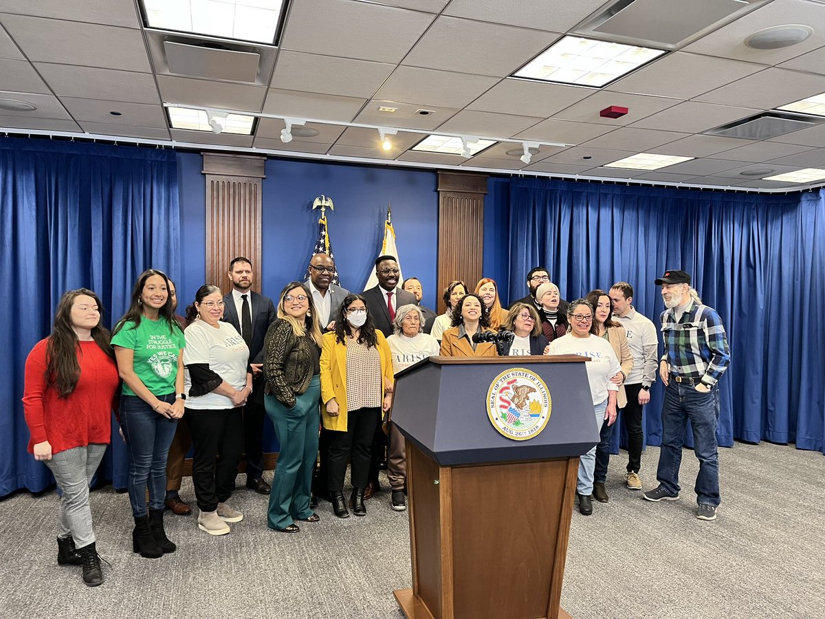 CTU is proud to stand with @ILAttyGeneral , State Rep @Lilian4StateRep and @RaiseTheFloor in supporting the #WorkWithoutFearAct, an anti-retaliation bill that would protect ALL workers and whistleblowers for reporting workplace abuses!