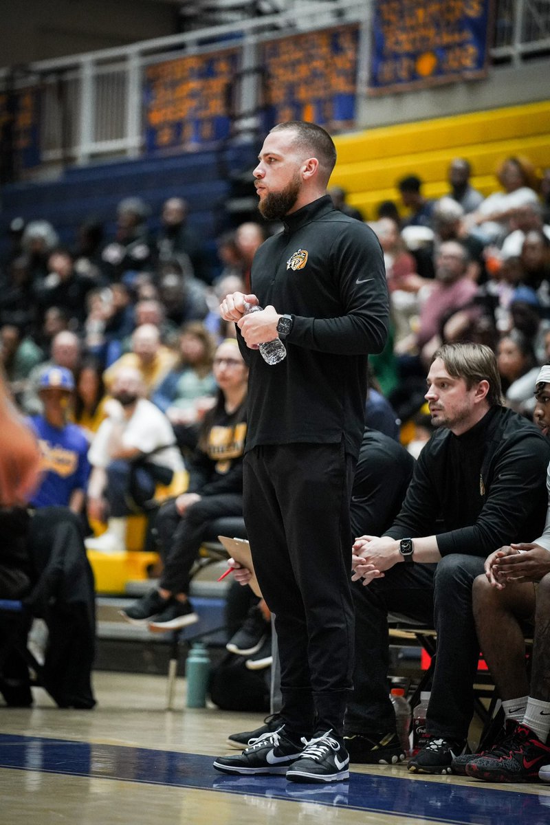 Josh Czerski has been named the new head coach of Loyola Blakefield, I’m told. Czerski led Parkville to the Class 4A State 🏆 in 2022-23, has appeared in the last three Class 4A Final 4’s &amp; has compiled a 73-5 overall record over that span. Significant news for the