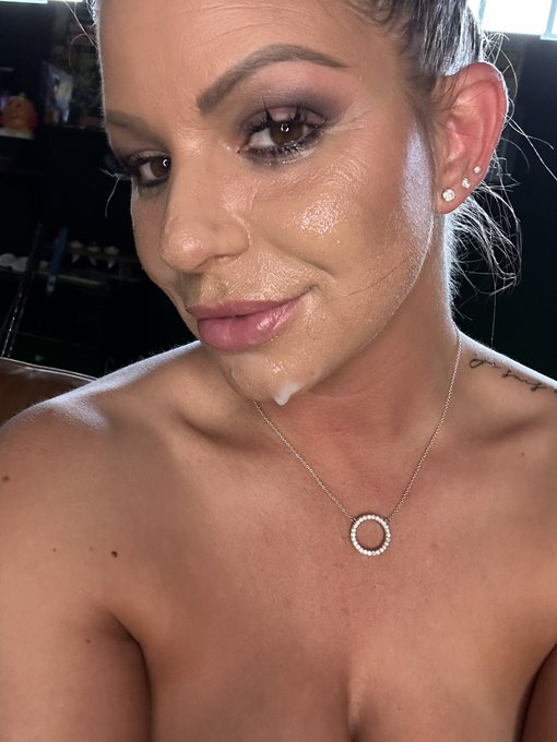 Before&hellip;.and after 💦 Watch me get sloppy at https://t.co/8GTIKN6MjL https://t.co/TlIQdNBwMe<a href="/tag/partylikejzl"class="tags"><span>#partylikejzl</span></a>