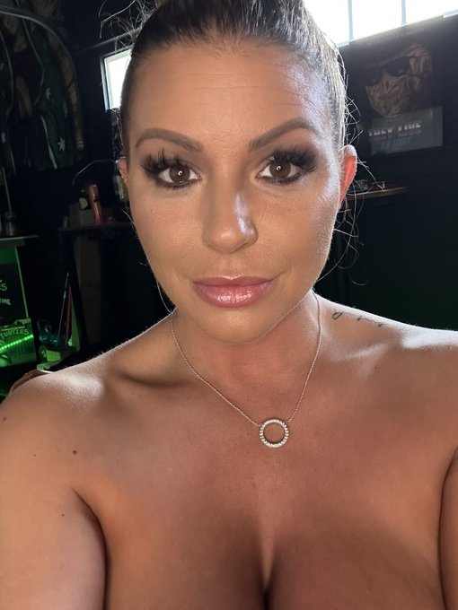 Before&hellip;.and after 💦 Watch me get sloppy at https://t.co/8GTIKN6MjL https://t.co/TlIQdNBwMe<a href="/tag/partylikejzl"class="tags"><span>#partylikejzl</span></a>