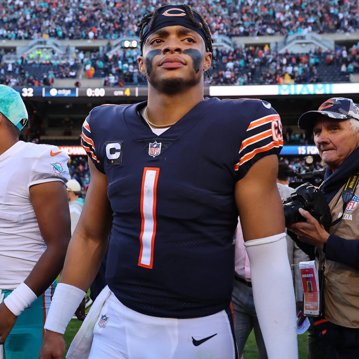 Bearsfannation_'s tweet photo. The Bears could 100% win the NFC North in 2023. With the Packers and Vikings both on the decline and a Lions team that is better but not amazing by any means. If Justin Fields can take his game to the next level (and I think he can) Chicago might see playoff birth. https://t.co/nW32DAw4WQ