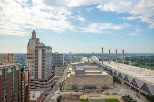 It’s the #FirstDayOfSpring! 🌸Traveling to KC this season? Check out everything you need to know about Spring in Kansas City from <a href="/VisitKC/">Visit KC</a> at visitkc.com/visitors/thing…!