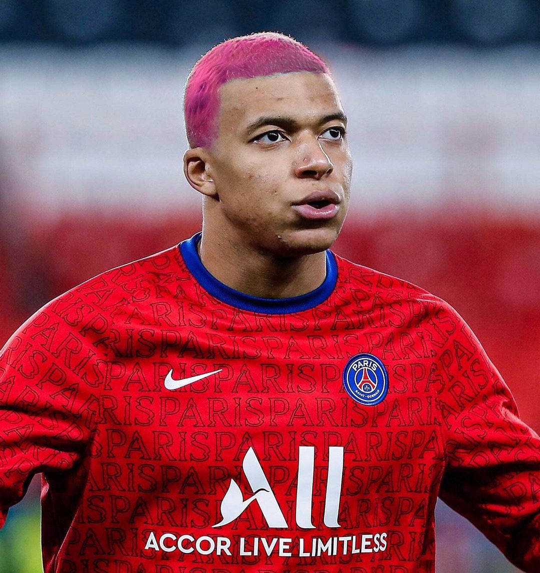 Janty on X: It's crazy how almost all of us remember that Mbappe had pink  hair when he actually never had pink hair 😂  / X