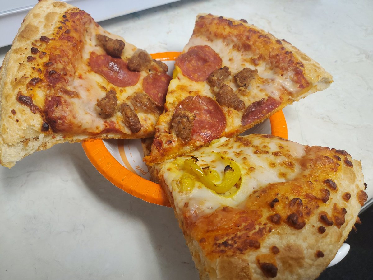 HiroKonoki_'s tweet image. It's Monday again everyone. Can offer you a bowl in this trying time?

#VTuber #PizzaBowl #Anyone? #HiroMeme