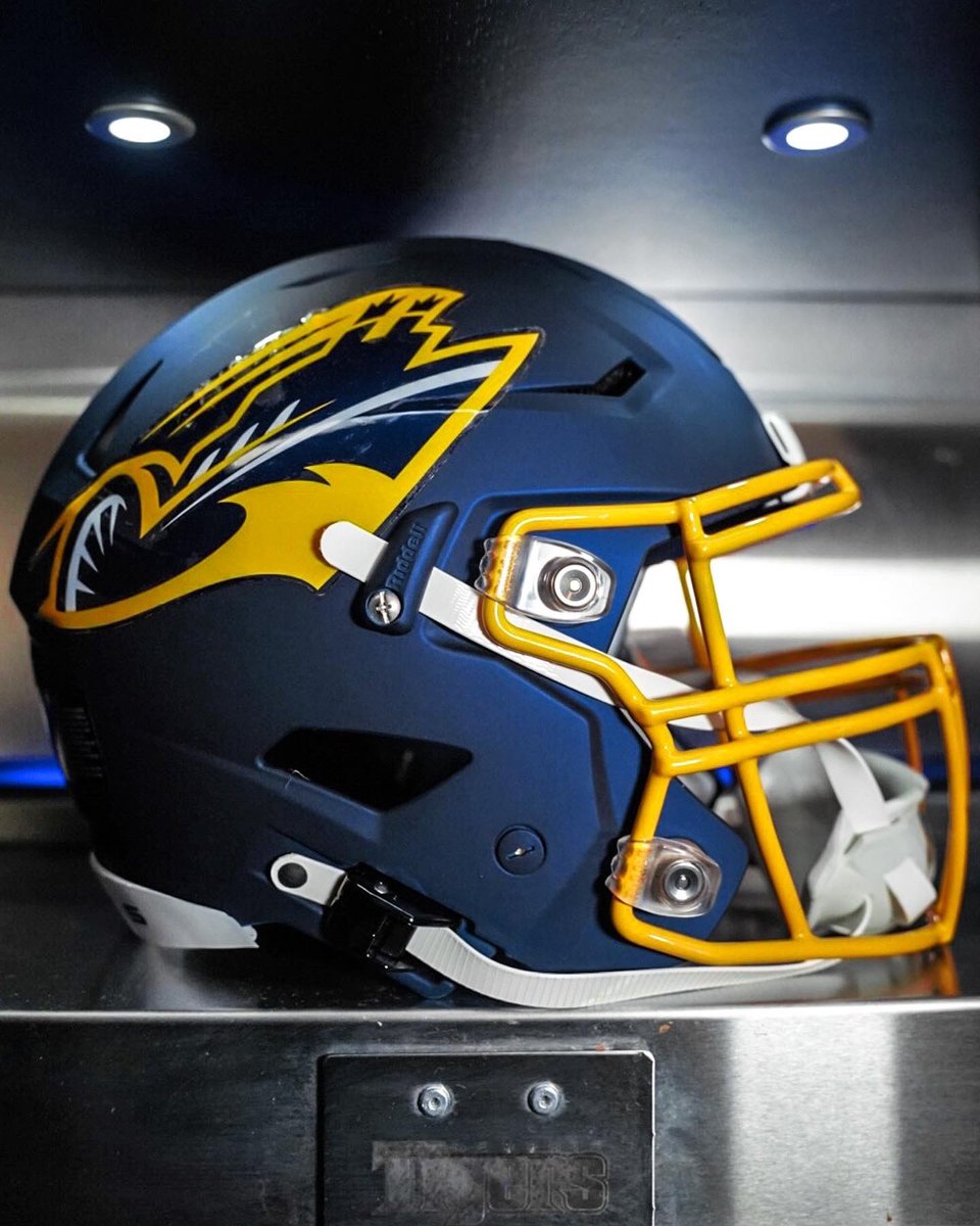 SouthernCharmSp's tweet photo. Morning boys!
#USFL gave us a preview of the new helmets today!
Who has a better bucket for '23, #Maulers or #Showboats?
I think I know my choice π€ (Poll Below!)
#Memphis #Pittsburgh #MaulEm #GoBoats #RollBoats https://t.co/WZLsL0Jllq