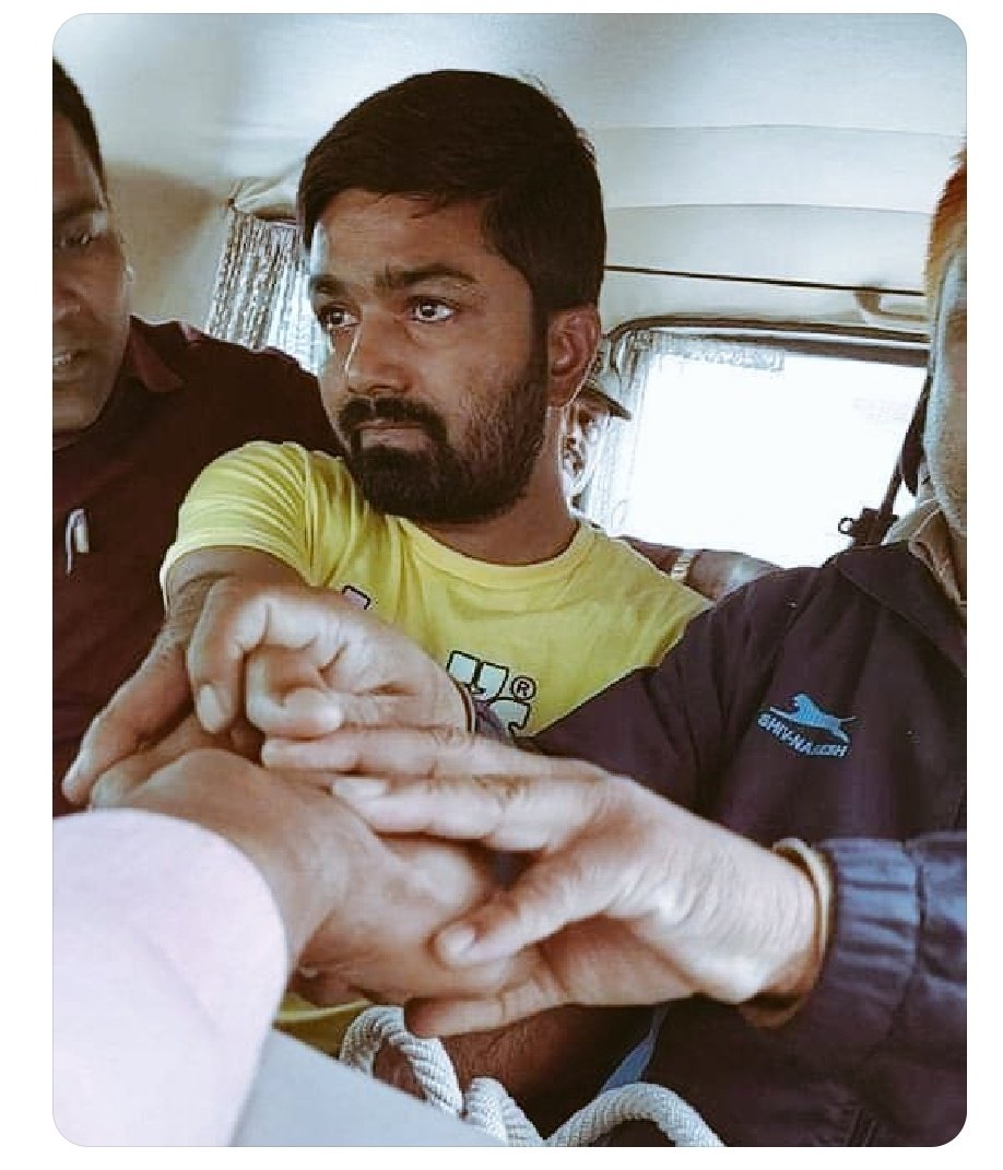 वक्त तो आने दो, हम तुम्हे
बताएंगे तूफान कैसे आता है!
#23_मार्च_बिहार_बंद