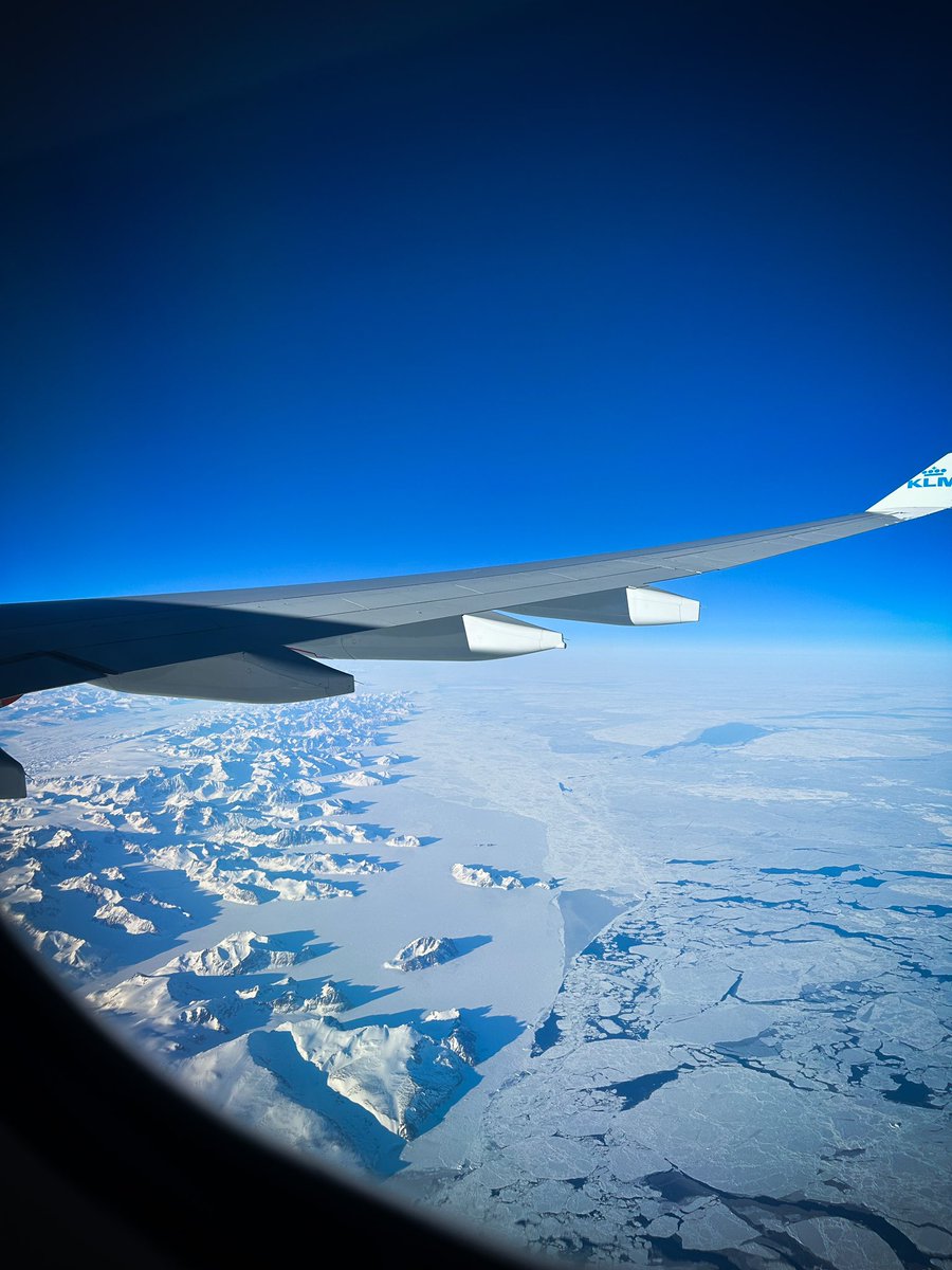 JohnnyR_NU's tweet photo. Views over Greenland! First leg of travel to the Arctic underway : AMS-YEG. @NUGeog @NERCscience https://t.co/eaHD1eJZxa