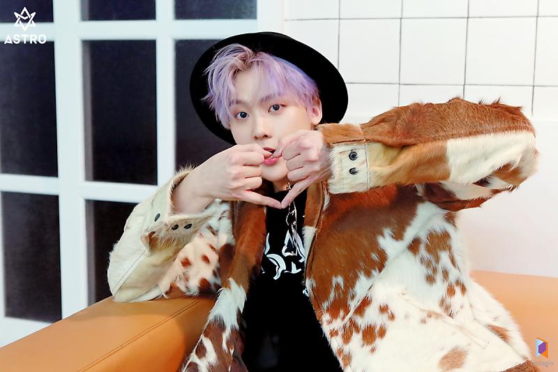 niistroha6's tweet photo. HAPPY SANHA DAY!!

#바람처럼_다가온_산하의_스물넷
#윤산하 #YOONSANHA 
@offclASTRO https://t.co/OlGYdPbhCF