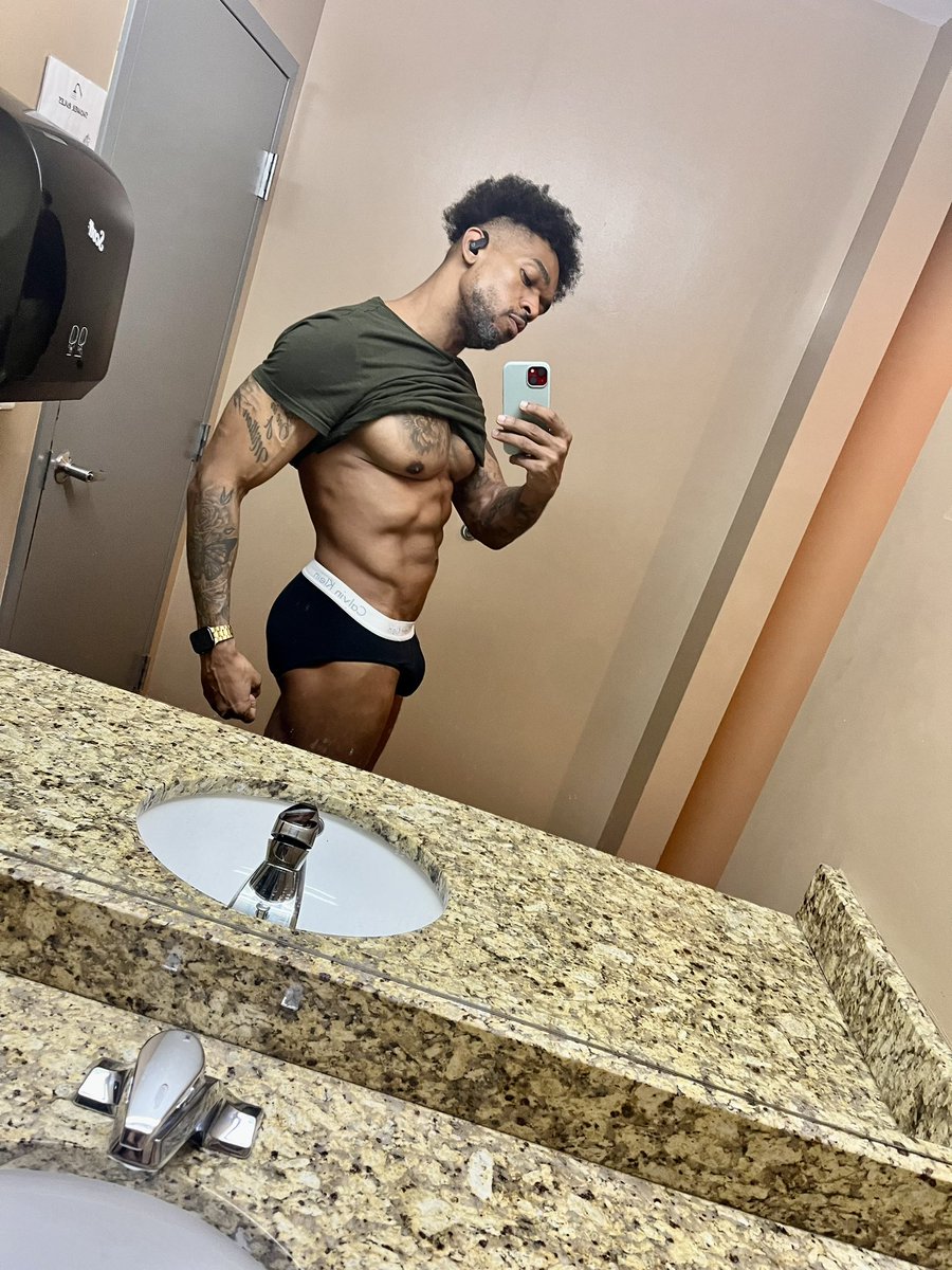 TyroneNJohnnell's tweet photo. It’s Monday 💦💪🏽😈🤪 https://t.co/v9Iu7vIozD