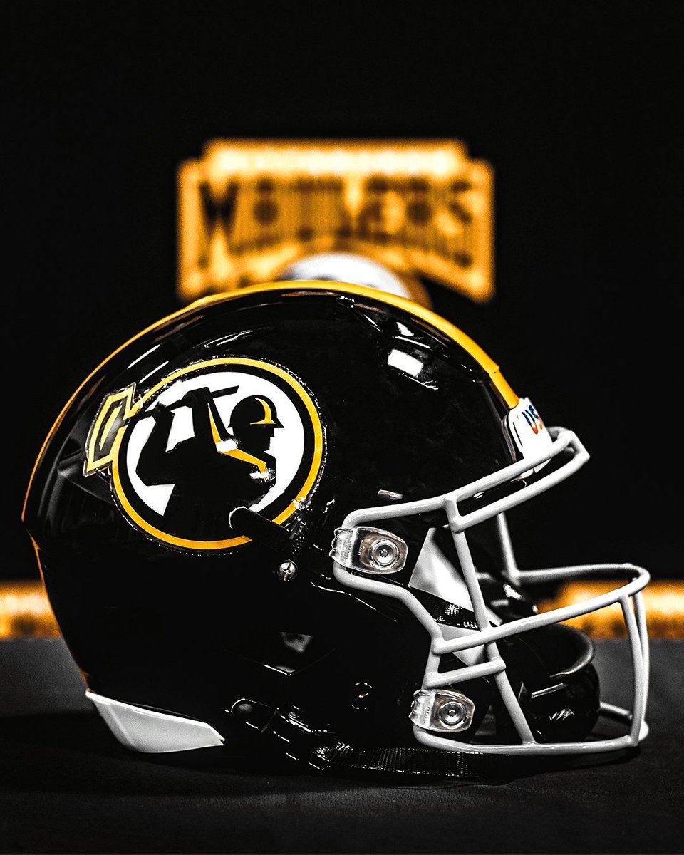 SouthernCharmSp's tweet photo. Morning boys!
#USFL gave us a preview of the new helmets today!
Who has a better bucket for '23, #Maulers or #Showboats?
I think I know my choice π€ (Poll Below!)
#Memphis #Pittsburgh #MaulEm #GoBoats #RollBoats https://t.co/WZLsL0Jllq