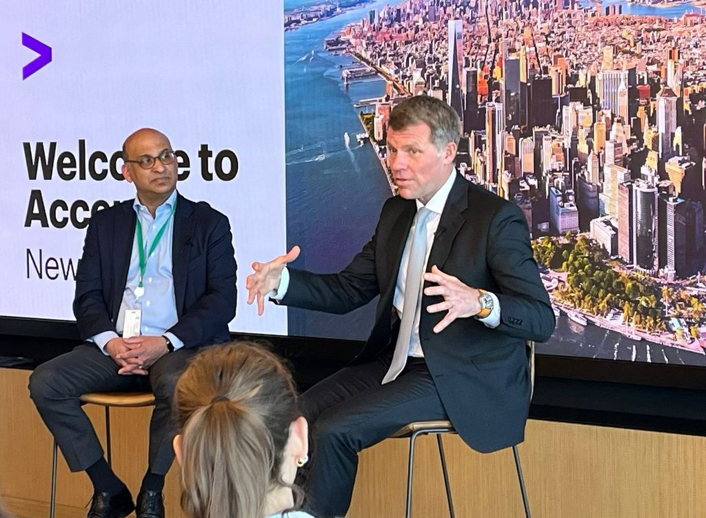 vkdesai's tweet photo. Fun, eye-popping, open mic #townhall at @Accenture  #1MW with @StateCDP US Ambassador Fick talking real world #geopolitics and #cyber. #Grateful he's leading the diplomatic charge!

@AccentureSecure @StateDept https://t.co/uMvYIRYjLd