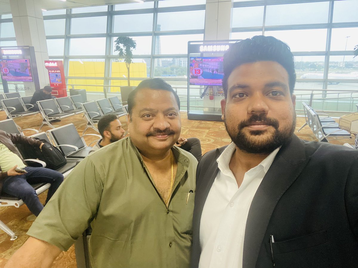 आज दिल्ली एयरपोर्ट पर निर्भीक और निष्पक्ष पत्रकार श्री संजय शर्मा जी से भेंट। @Editor__Sanjay