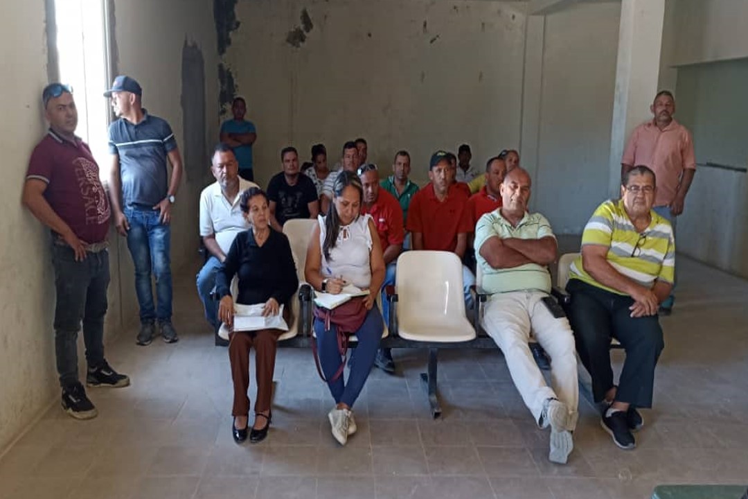 #EnFotos📸||Cooperativa de Transporte Público Cotoperiz en el estado #NuevaEsparta realizo una Asamblea de Inclusión de los nuevos socios para la actualización y la emisión Certificado de Fiel  Cumplimiento
#JuntosContraLasMafias
<a href="/NicolasMaduro/">Nicolás Maduro</a>
<a href="/jaarreaza/">Jorge Arreaza M</a>