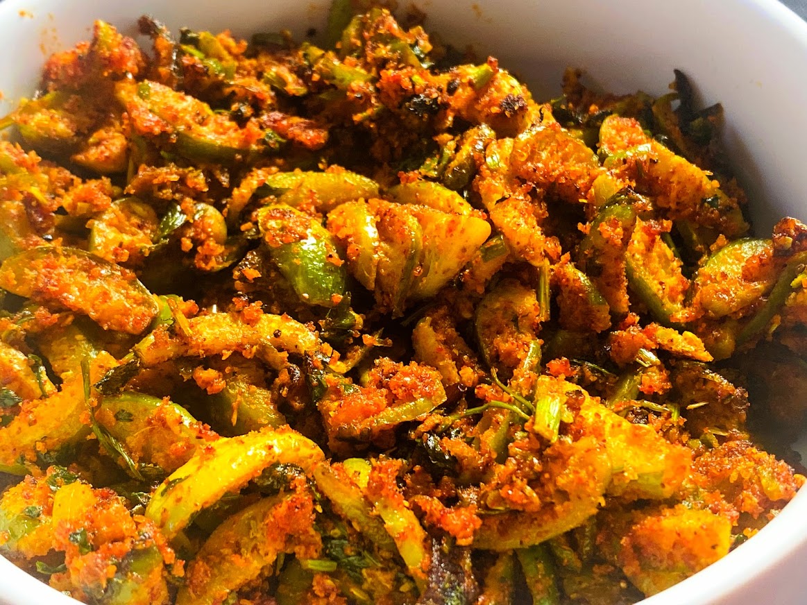baddelaskitchen's tweet photo. For Written Recipe : https://t.co/eT27ftsfFQ

You can watch the complete recipe on YouTube : https://t.co/Rj6dGHagaE

#baddelaskitchen #dondakayarecipes #tindora #dondakayafry #tindorafry #ivygourdfry #quickrecipe #easyrecipe #15minuterecipe #vegetarianrecipe #southindianrecipe https://t.co/y6bGhwkras