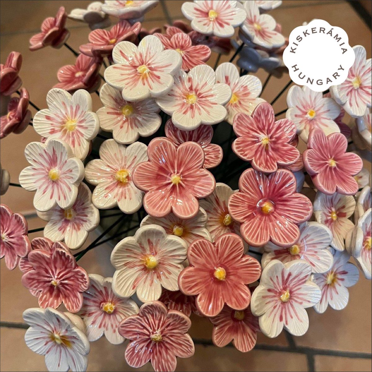 kis_keramia's tweet photo. 春色のすみれ入荷しました🌸

#キスケラミア #ブダペスト
#花 #花屋 #おしゃれさんと繋がりたい  #インテリア #アレンジメント　#リース　#ハンガリー　#陶器　#陶器の花　#陶花 #ハンドメイド　#枯れない花 https://t.co/mvK8dJrmNL