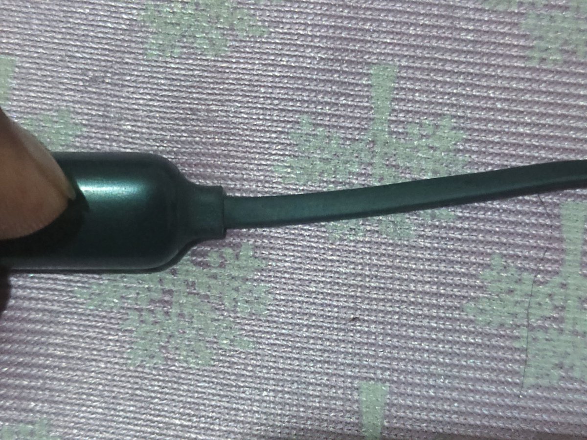 Rahulborge90's tweet photo. @Mivi_Official 
Giving such bad service and fake reason for product is Damaged and I have attached the photos of my product and 2 time I have face the same issues and now they are saying product is Damaged https://t.co/zn7VUm5NjU