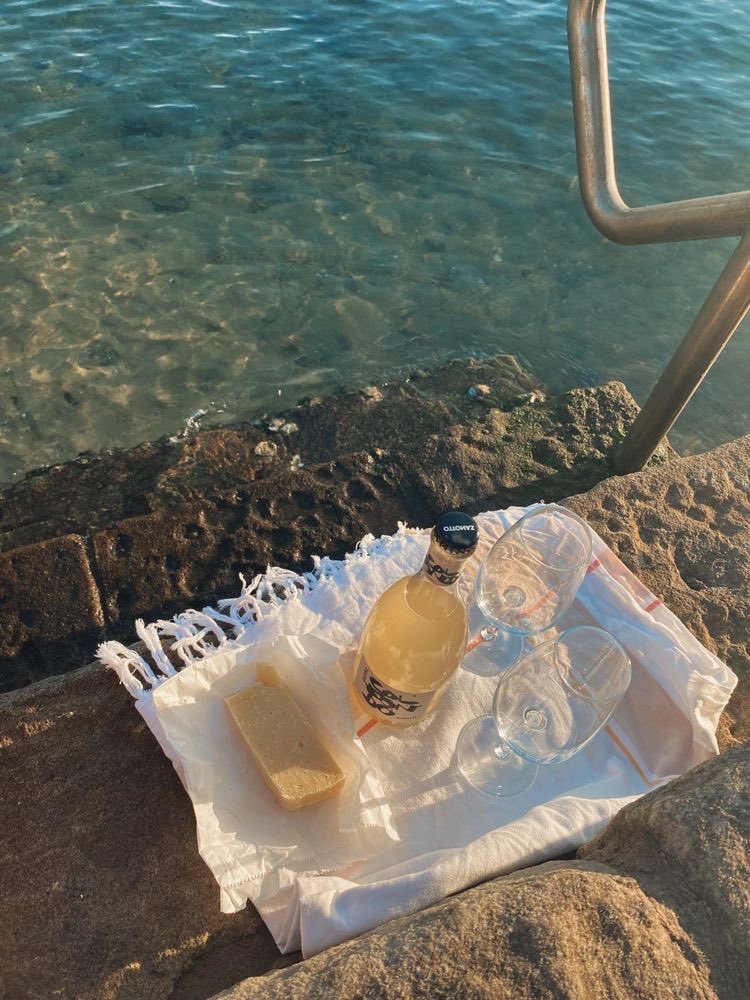 kaitlynscafe's tweet photo. summer in europe 🍋 https://t.co/UqMHtmbs5N
